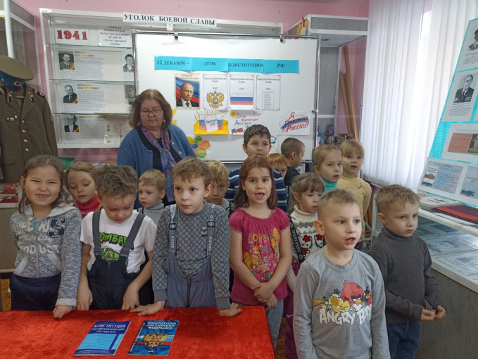 Экскурсия в музей "История народного образования" в МАУДО "Центр детского творчества "Радуга" Экскурсия в музей "История народного образования" в МАУДО "Центр детского творчества "Радуга".